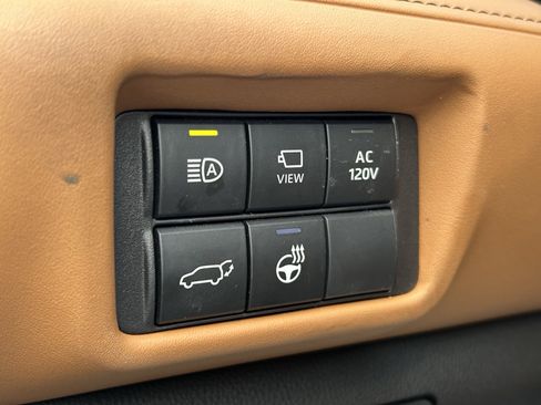 Used 2024 Toyota Highlander Platinum image 16