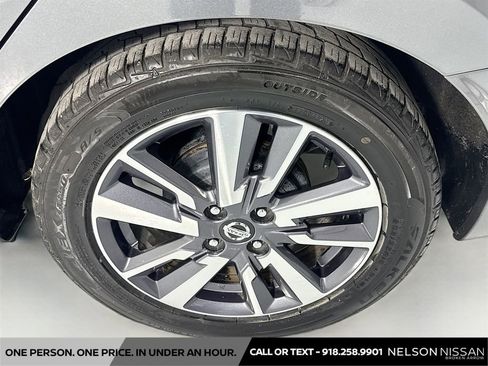 Used 2020 Nissan Versa SV image 27