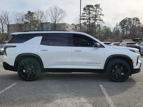 Used 2024 Chevrolet Traverse RS image 6