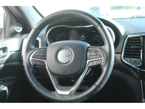 Used 2022 Jeep Grand Cherokee Laredo X image 16