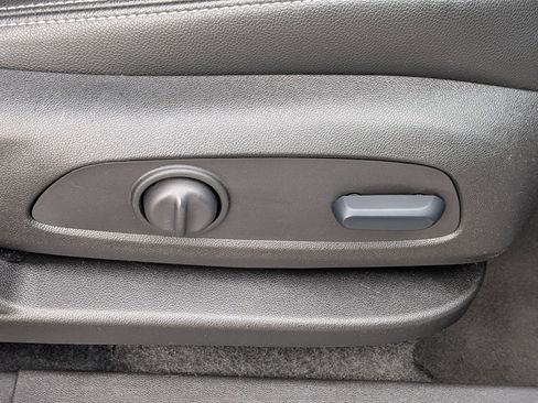 Used 2024 GMC Terrain SLT image 39