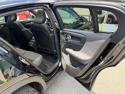 Used 2023 Volvo C40 Recharge Core AWD/4WD image 37