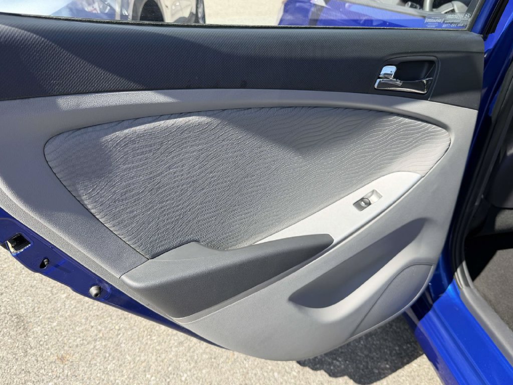 Used 2013 Hyundai Accent GLS w/ Premium Pkg FWD image 13