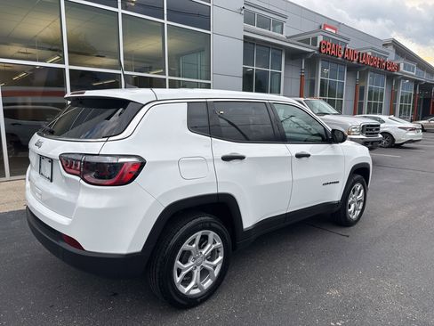 Used 2024 Jeep Compass Sport image 2