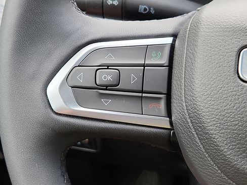 Certified 2025 Jeep Compass Latitude AWD/4WD image 20
