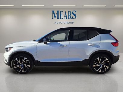 Certified 2022 Volvo XC40 T5 R-Design w/ Advanced Package