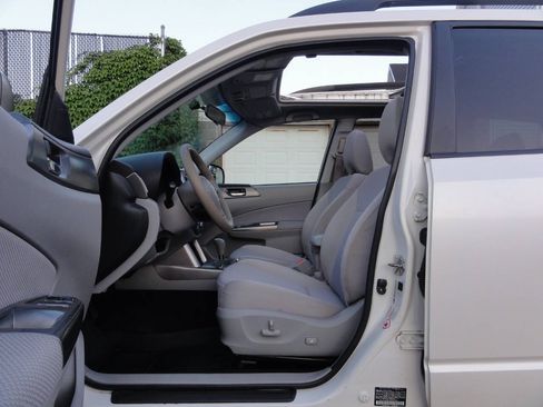 Used 2013 Subaru Forester 2.5X Premium w/ All-Weather Plus Pkg AWD/4WD image 8