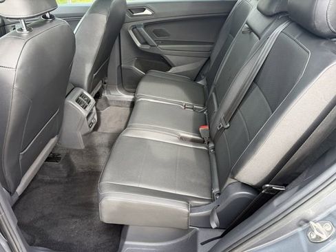 Used 2019 Volkswagen Tiguan SE w/ Panoramic Sunroof Package FWD image 24