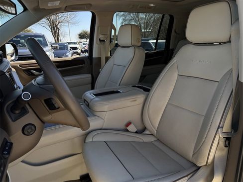 Used 2022 GMC Yukon XL Denali image 24