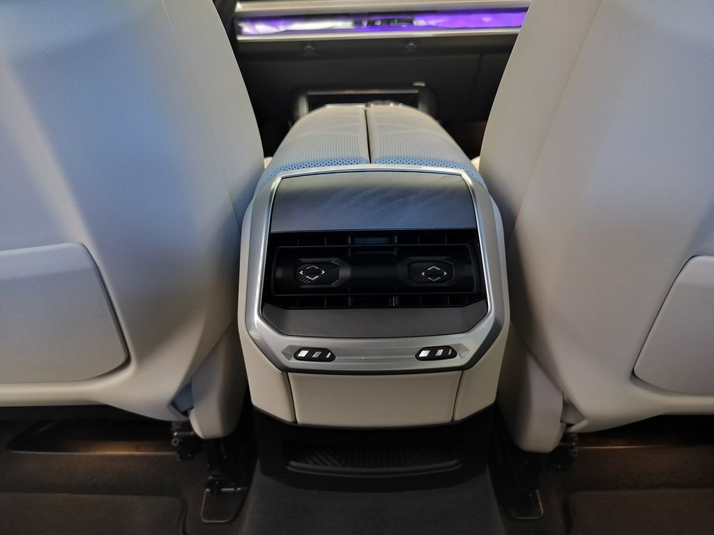 Certified 2025 BMW 760i xDrive w/ Executive Package AWD/4WD image 20