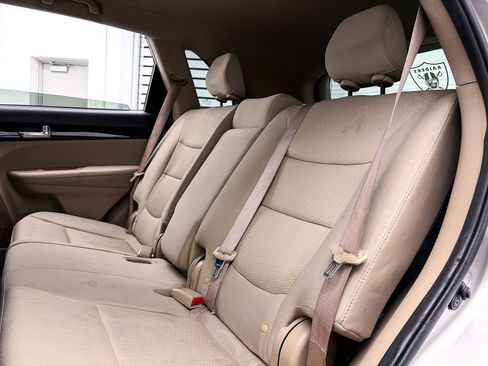 Used 2013 Kia Sorento LX image 27