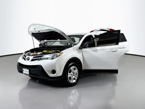 Used 2015 Toyota RAV4 LE FWD image 17