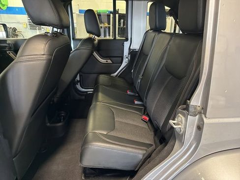 Used 2017 Jeep Wrangler Unlimited Sahara image 26