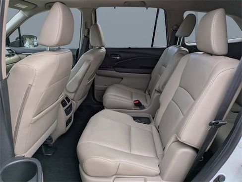 Certified 2021 Honda Pilot Touring image 15