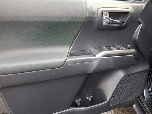 Certified 2022 Toyota Tacoma TRD Off-Road image 12