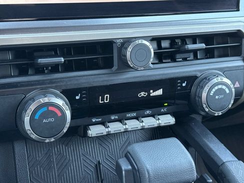 Used 2025 Toyota Tacoma TRD Sport AWD/4WD image 19
