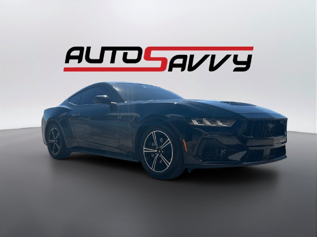 Used 2025 Ford Mustang Premium RWD image 3