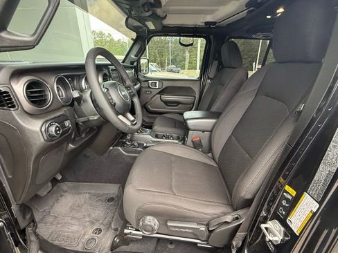 Used 2023 Jeep Gladiator Sport AWD/4WD image 10
