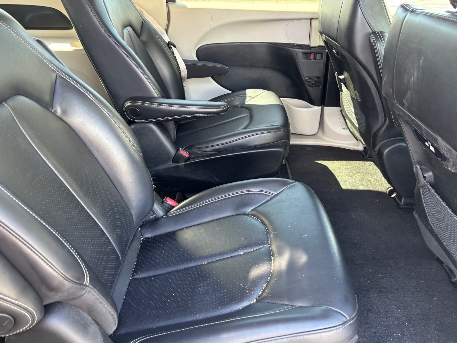 Used 2023 Chrysler Pacifica Touring-L FWD image 29