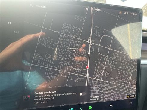 Used 2022 Tesla Model S image 13