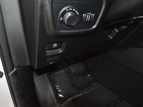 Used 2025 Jeep Grand Cherokee Laredo X w/ Luxury Tech Group I AWD/4WD image 33