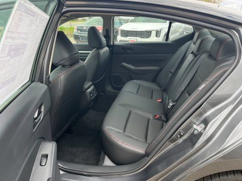 New 2026 Nissan Altima 2.5 SR w/ SR Midnight Edition Package FWD image 15