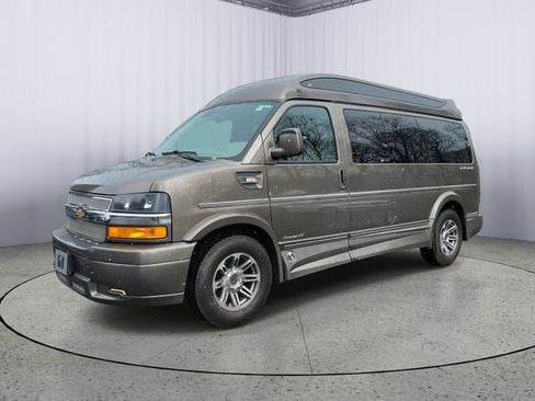Used 2020 Chevrolet Express 2500 Passenger Van w/ Enhanced Convenience Package image 5