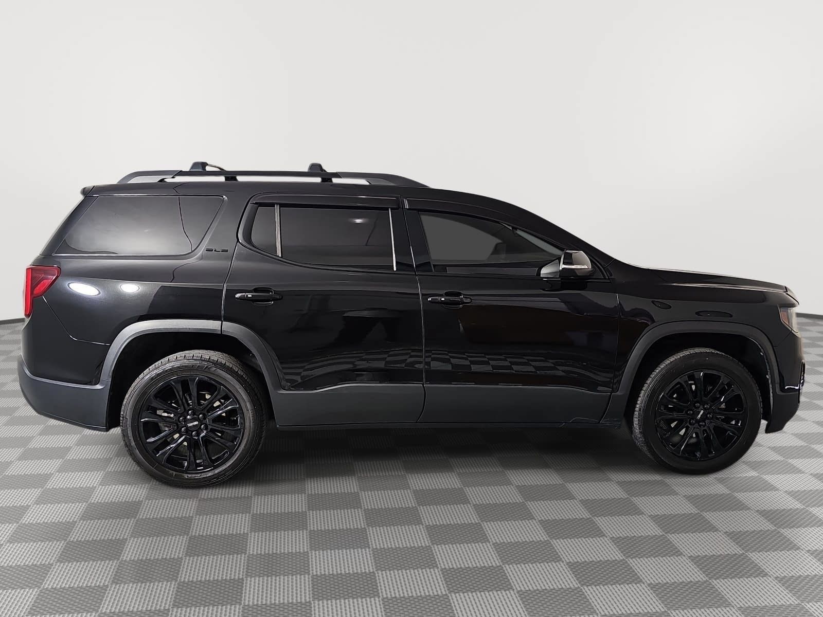 Used 2023 GMC Acadia SLE w/ Driver Convenience Package FWD image 9
