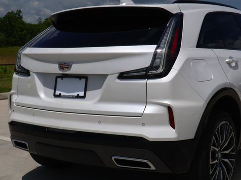 Used 2025 Cadillac XT4 Sport FWD image 11