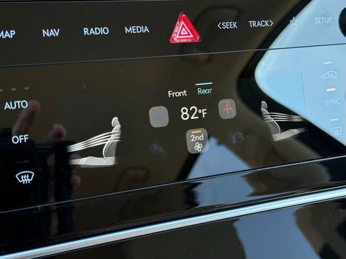 Used 2025 Genesis GV80 2.5T Standard image 32