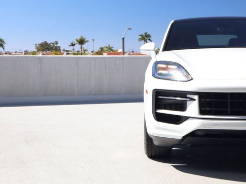 New 2026 Porsche Cayenne Coupe AWD/4WD image 12