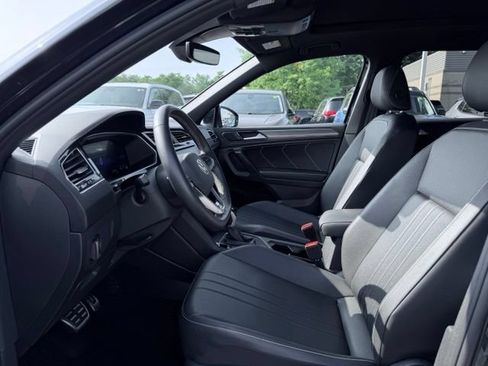 Used 2023 Volkswagen Tiguan SE R-Line AWD/4WD image 16