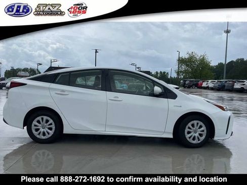 Used 2019 Toyota Prius L Eco FWD image 2