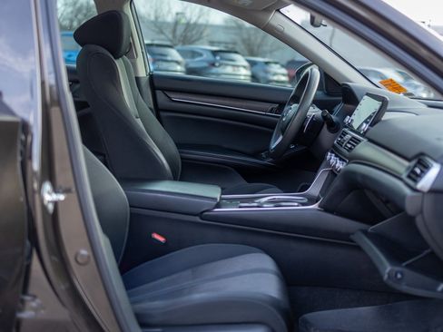 Used 2018 Honda Accord EX image 34