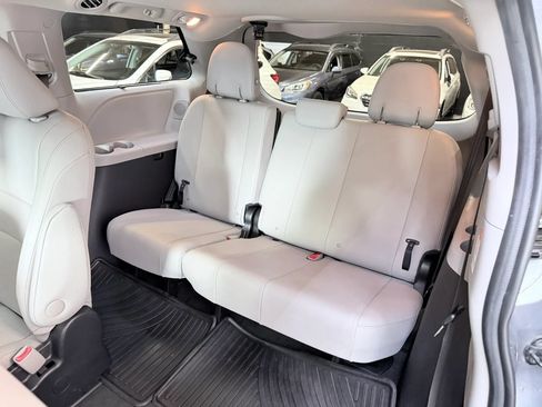 Used 2017 Toyota Sienna Limited Premium AWD/4WD image 27