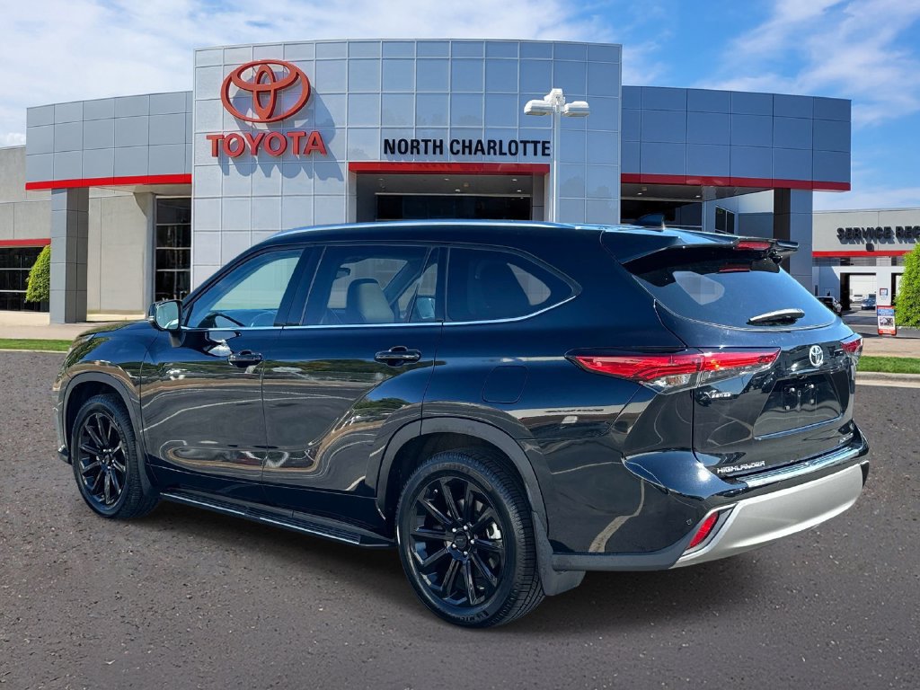 Used 2023 Toyota Highlander Platinum FWD image 6