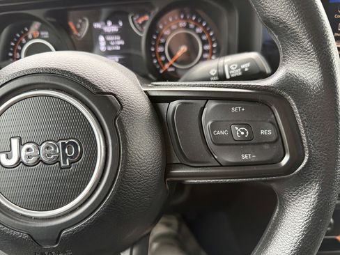 Used 2025 Jeep Gladiator Sport AWD/4WD image 28
