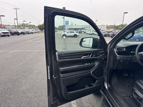 Used 2023 Jeep Wagoneer L 4WD w/ Convenience Group I image 9