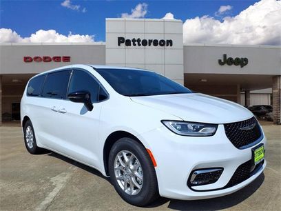 New 2026 Chrysler Pacifica Select