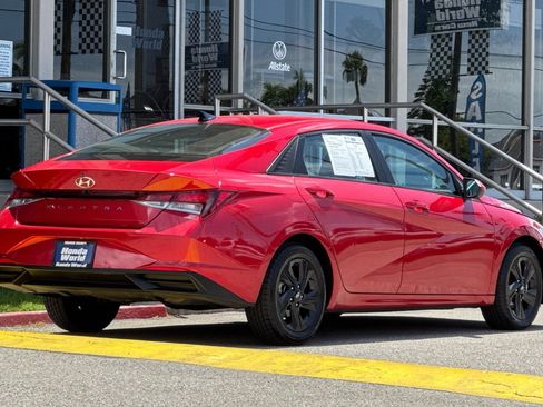 Used 2021 Hyundai Elantra SEL FWD image 4