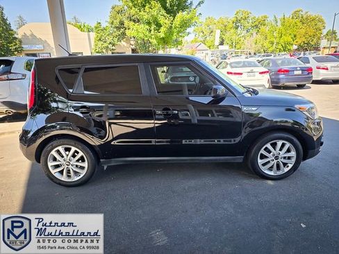 Used 2018 Kia Soul + image 2