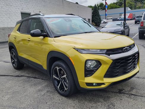 Used 2023 Chevrolet TrailBlazer RS w/ Sun and Liftgate Package AWD/4WD image 4