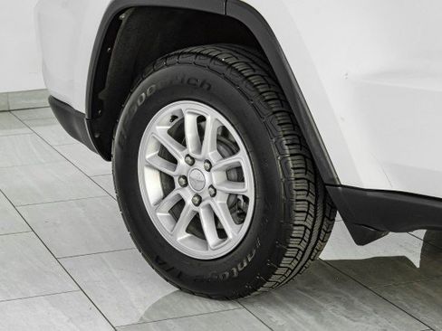 Used 2018 Jeep Grand Cherokee Laredo image 47