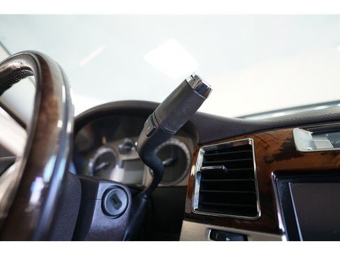 Used 2014 Cadillac Escalade Platinum RWD image 25