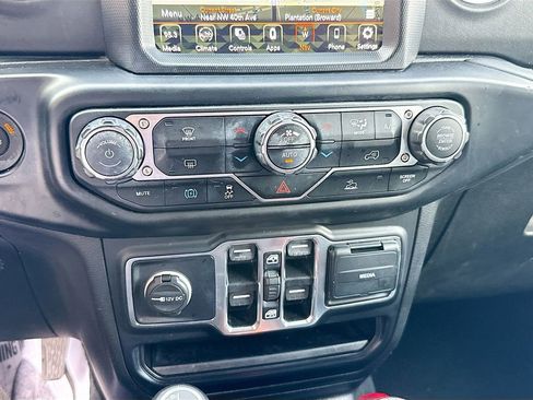Used 2022 Jeep Wrangler Unlimited Sahara AWD/4WD image 17