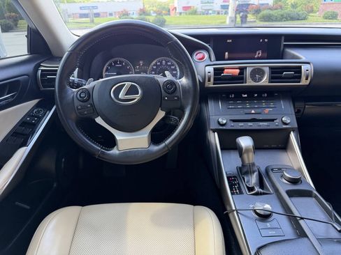 Used 2016 Lexus IS 200t RWD image 10