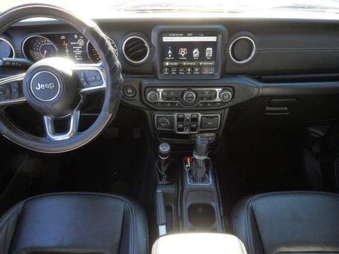 Used 2019 Jeep Wrangler Unlimited Sahara w/ Quick Order Package 24M Moab AWD/4WD image 10