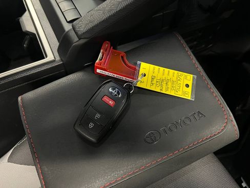 Certified 2025 Toyota Tacoma TRD Off-Road image 38