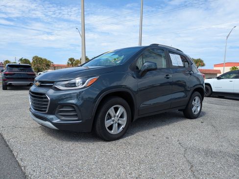 Used 2022 Chevrolet Trax LT w/ LT Convenience Package AWD/4WD image 8