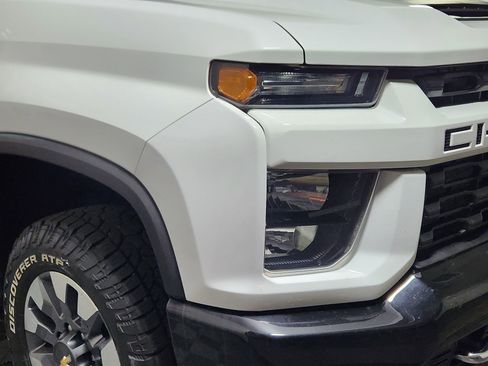 Used 2022 Chevrolet Silverado 2500 Custom w/ Custom Value Package image 9